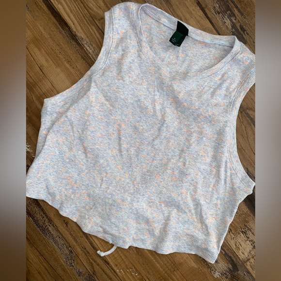 Top - Picture 2 of 2